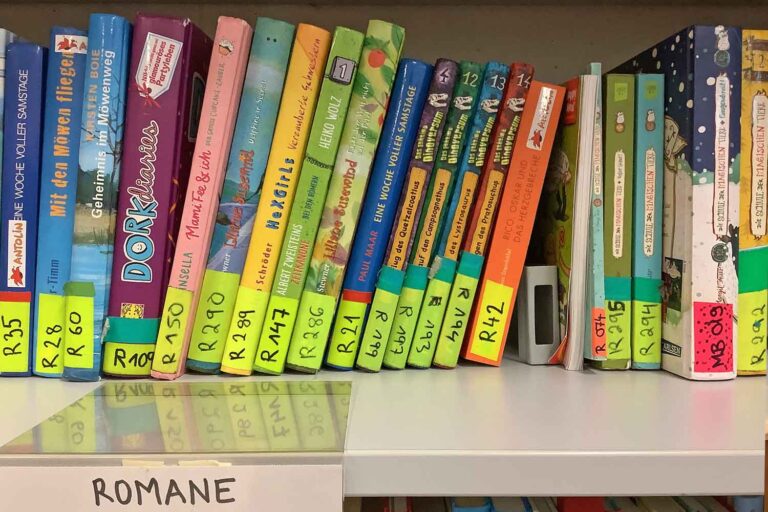 Einblicke in die Bücherei