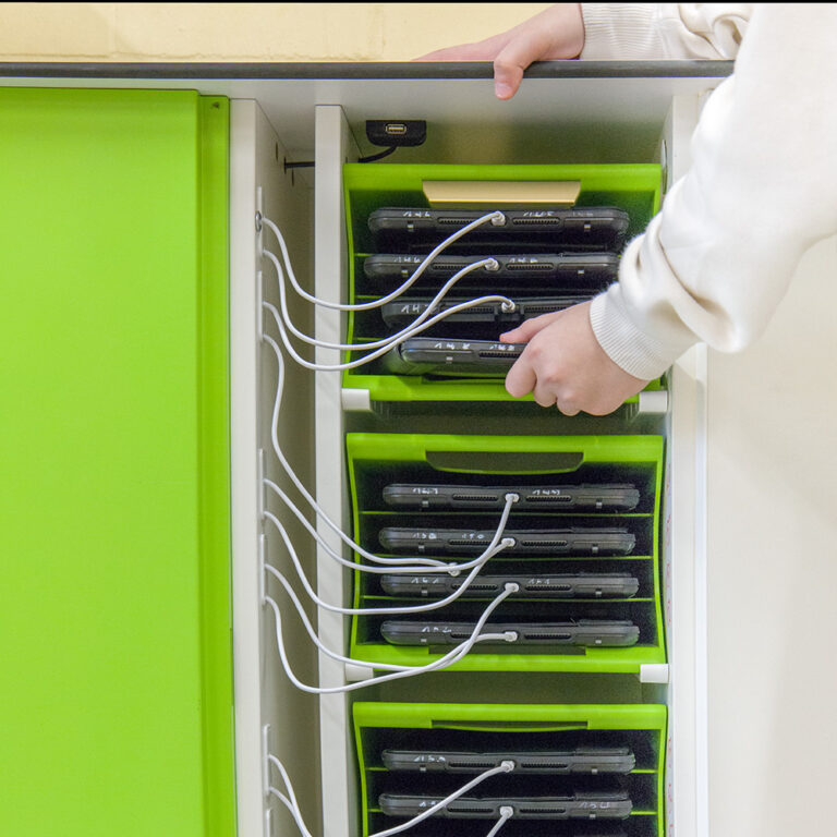 iPad-Schrank mit Ladefunktion
