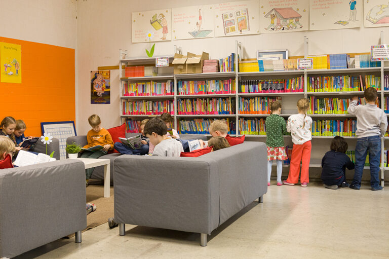 Büchereizeit in der großen Pause